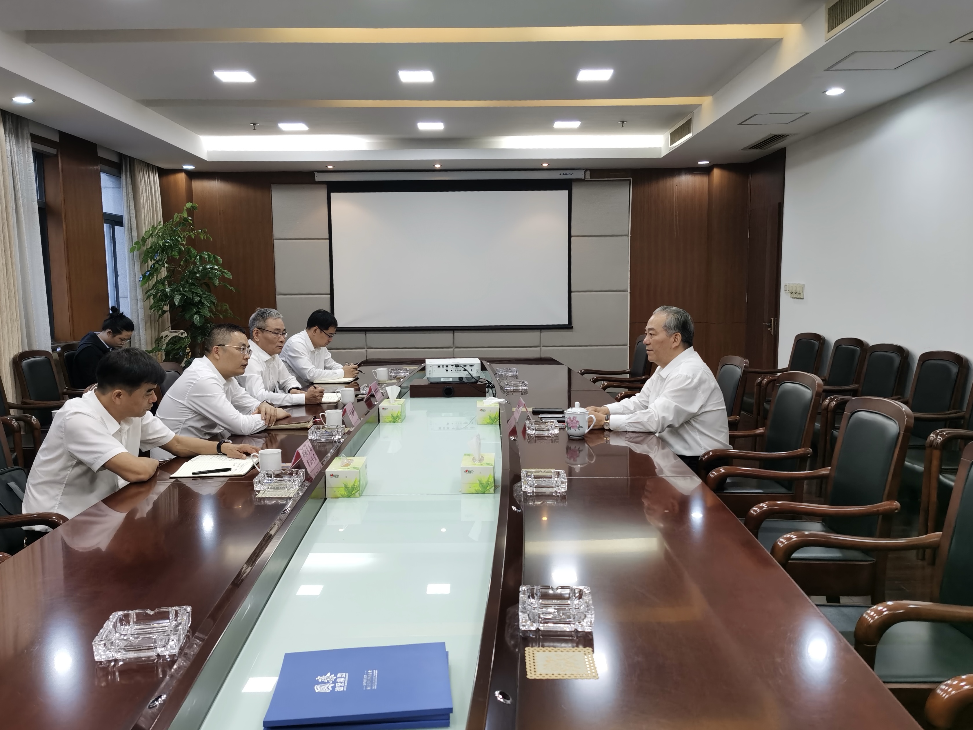 萧山区副区长李国平一行莅临js4399金沙线集团调研指导工作