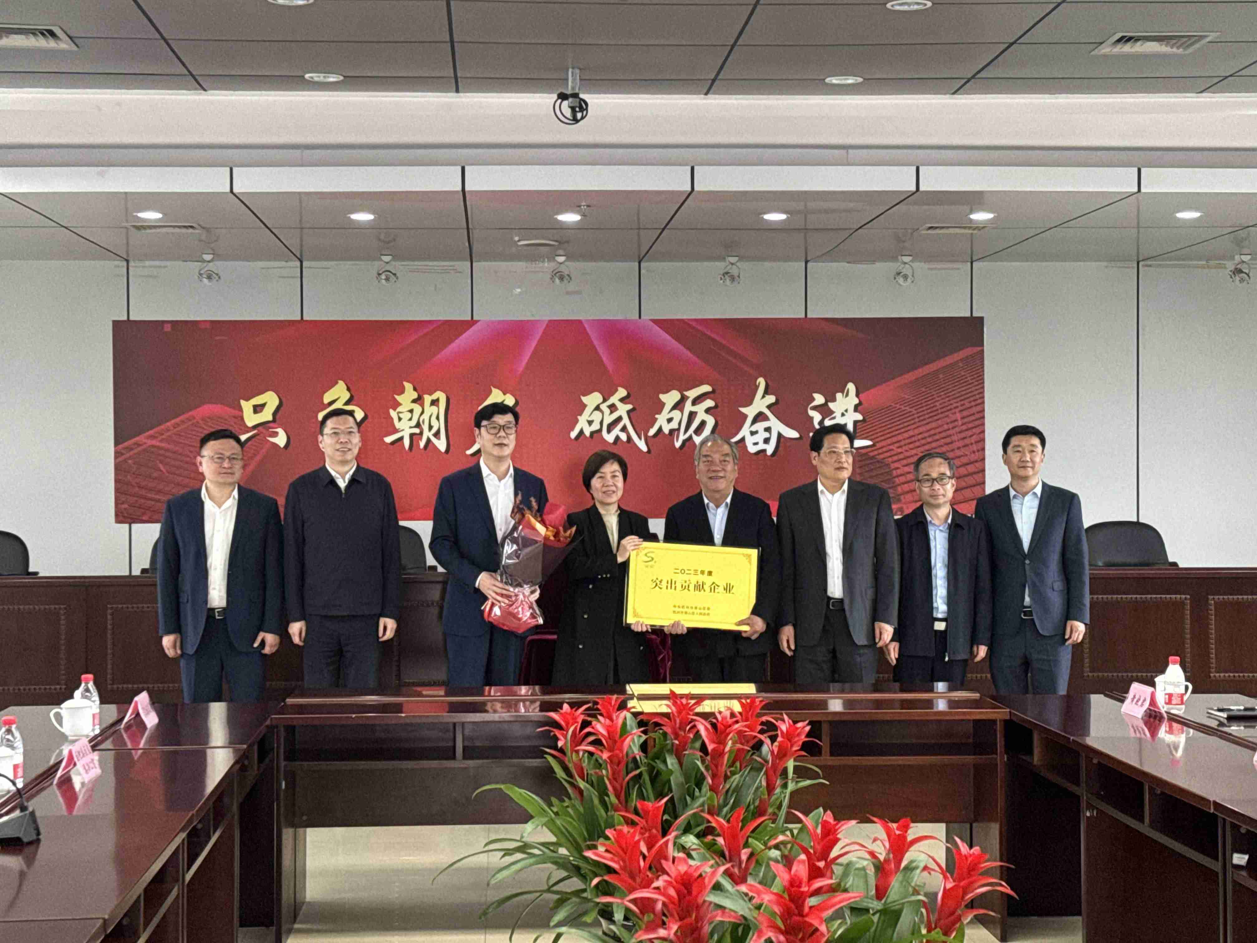 区领导新春慰问 “突出贡献企业” js4399金沙线(集团)有限公司
集团